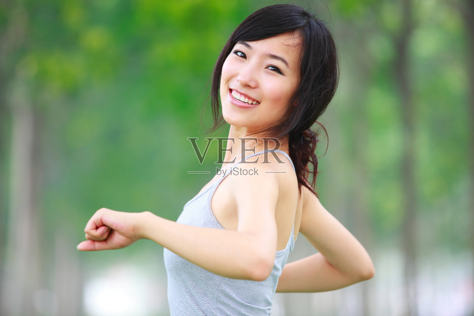 漂亮的亚洲女人锻炼照片摄影图片