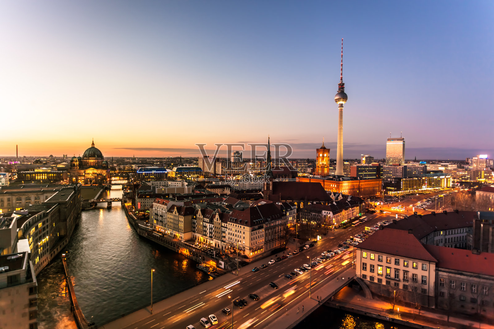 黄昏中的柏林天际线照片摄影图片