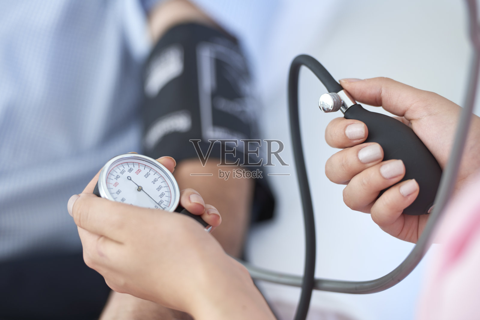 测量血压照片摄影图片