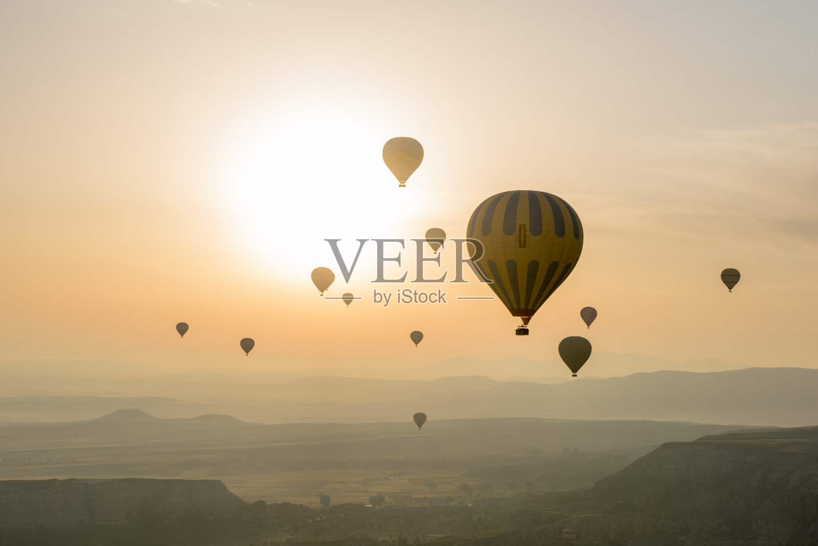 土耳其卡帕多西亚的热气球照片摄影图片