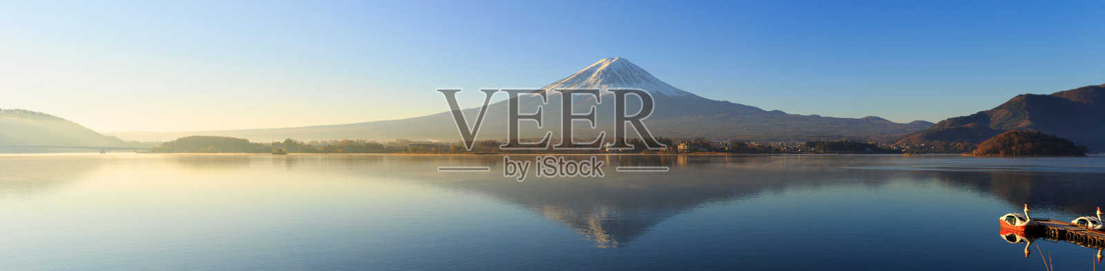 富士山在夸口湖的倒影照片摄影图片