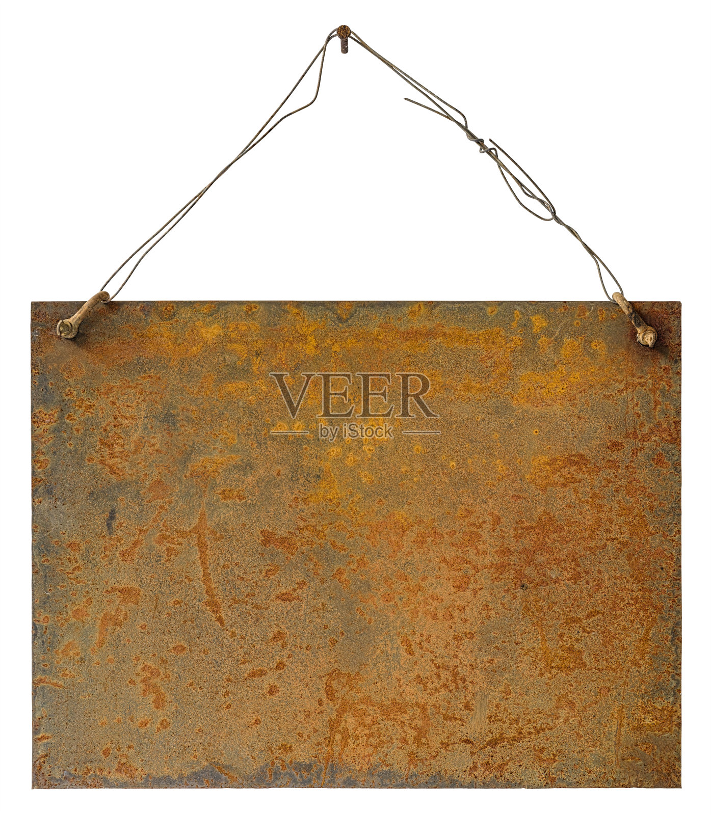 陈旧生锈的金属板背景由陈旧生锈的钢丝挂在生锈的铁钉上，画面具有很多纹理特征。孤立的白色，剪辑路径包括。照片摄影图片
