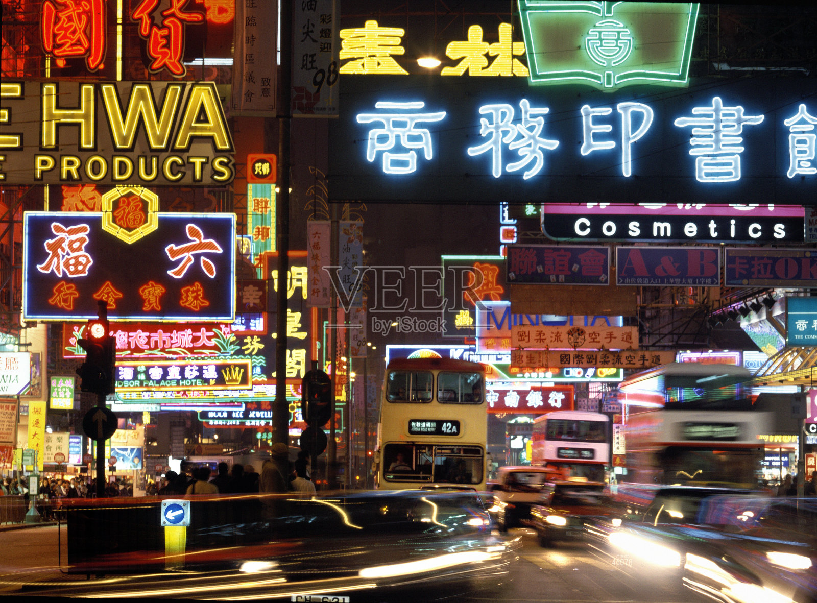 中国霓虹灯夜巴士香港照片摄影图片