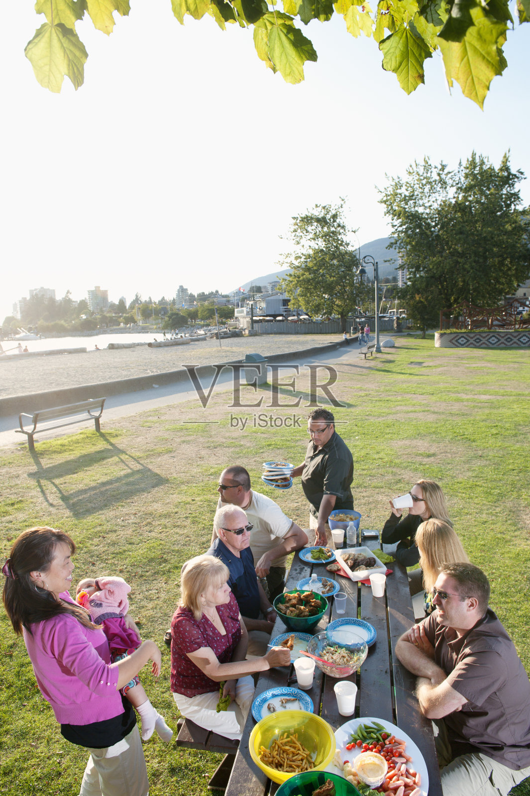 家庭野餐-宽阔的视野照片摄影图片