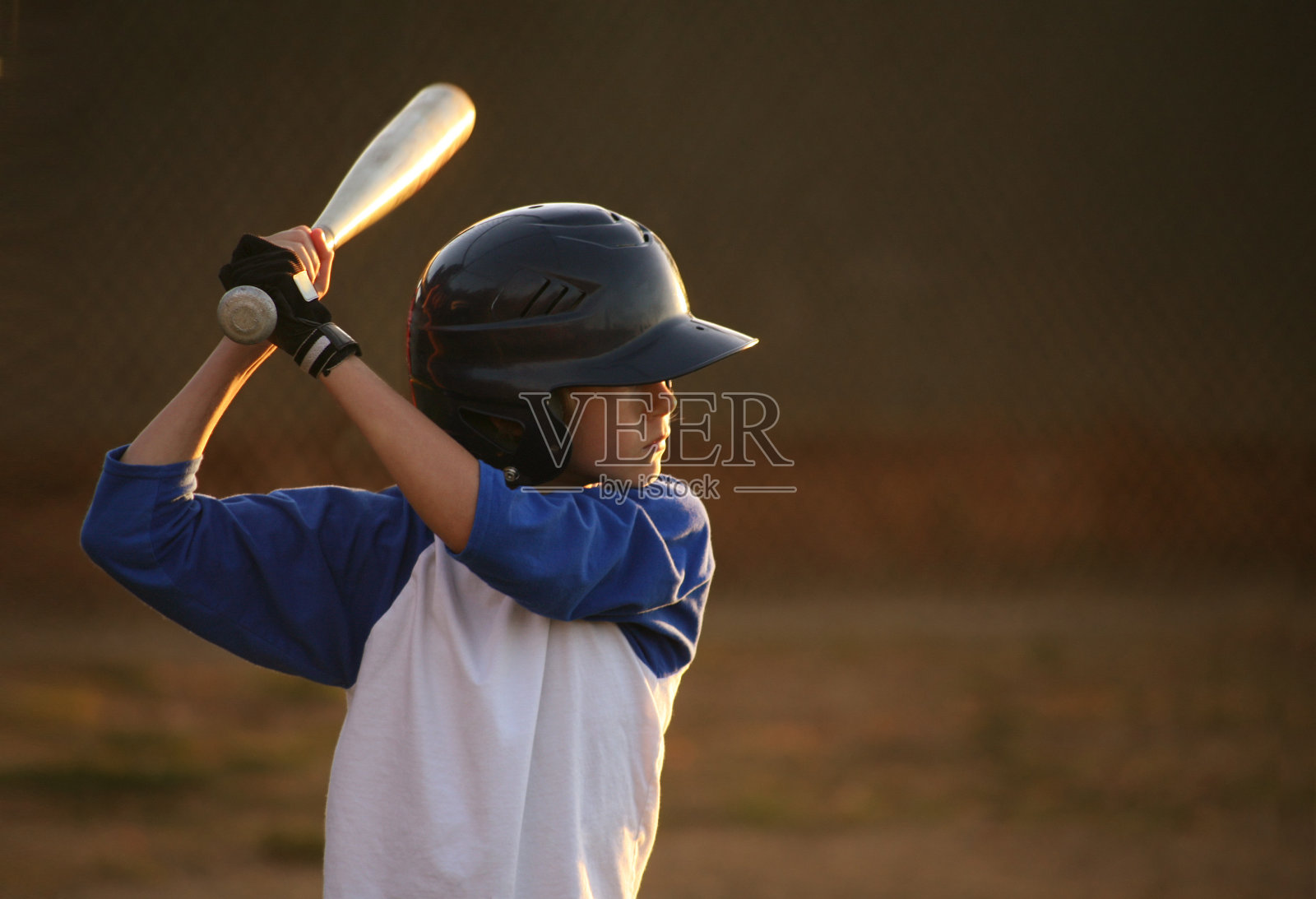 青年棒球联盟的击球手照片摄影图片