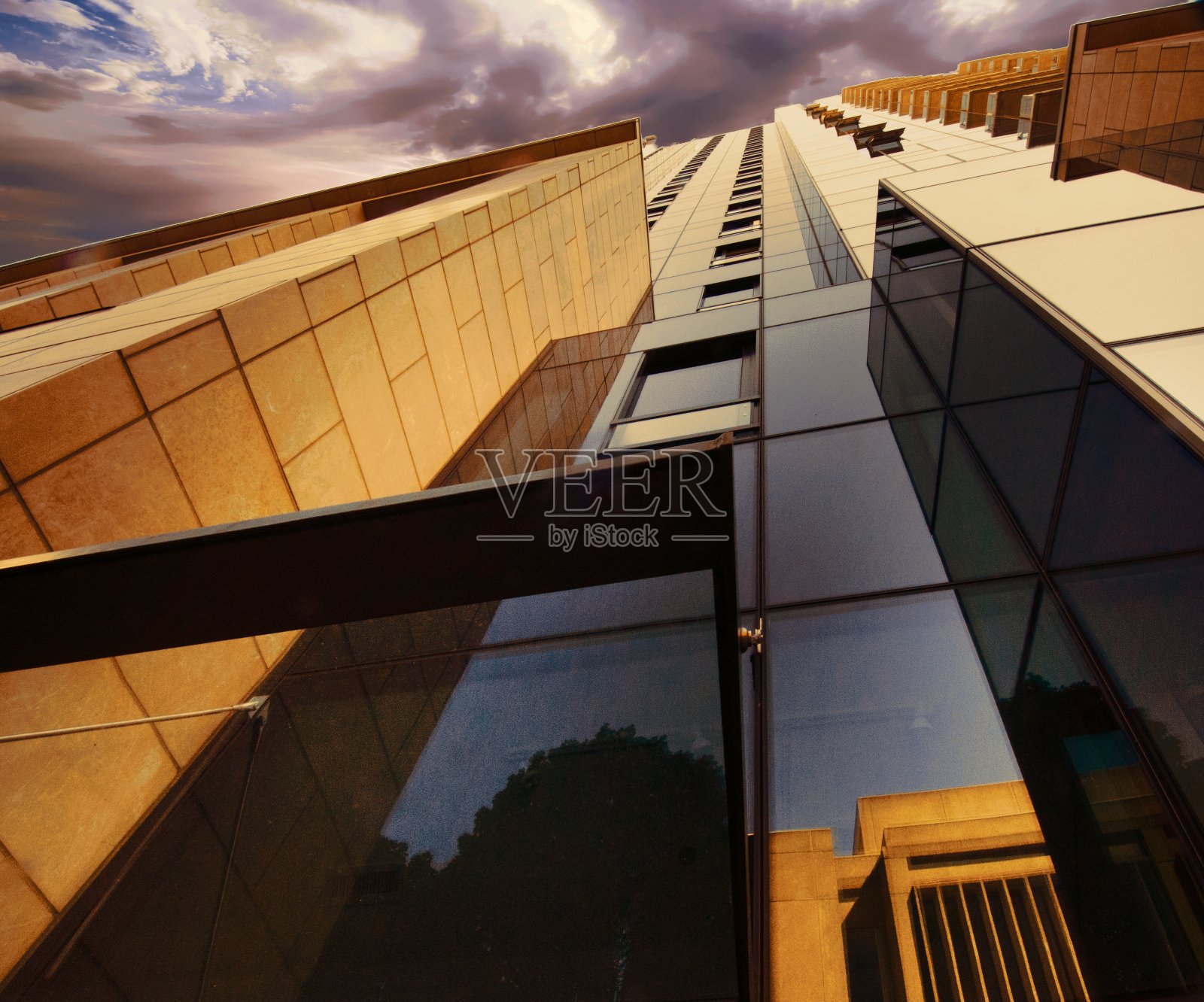 现代建筑外墙，建筑反射，现代日落颜色，3XL照片摄影图片