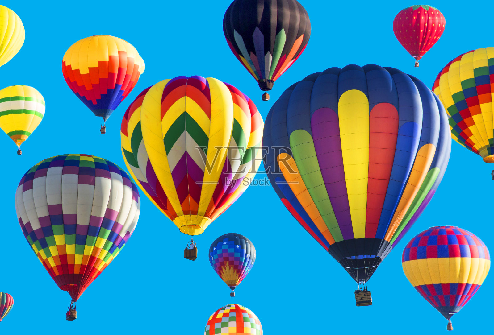 系列:彩色热气球在湛蓝的天空中飞翔照片摄影图片