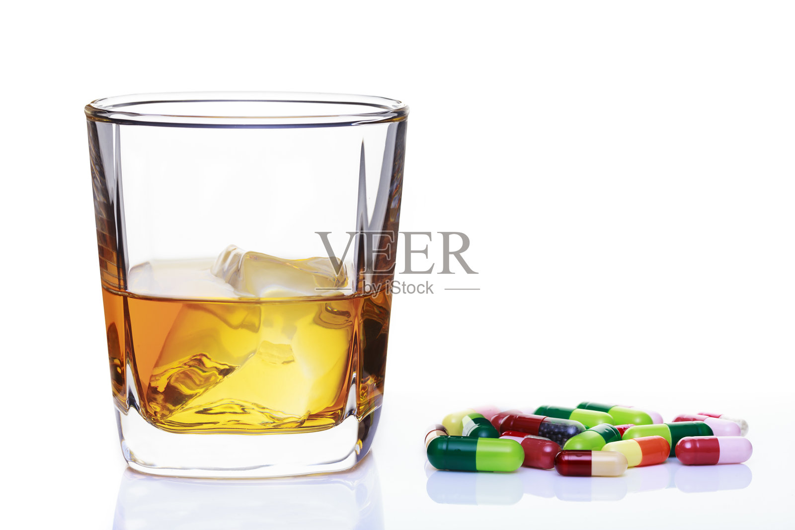 威士忌酒和毒品照片摄影图片