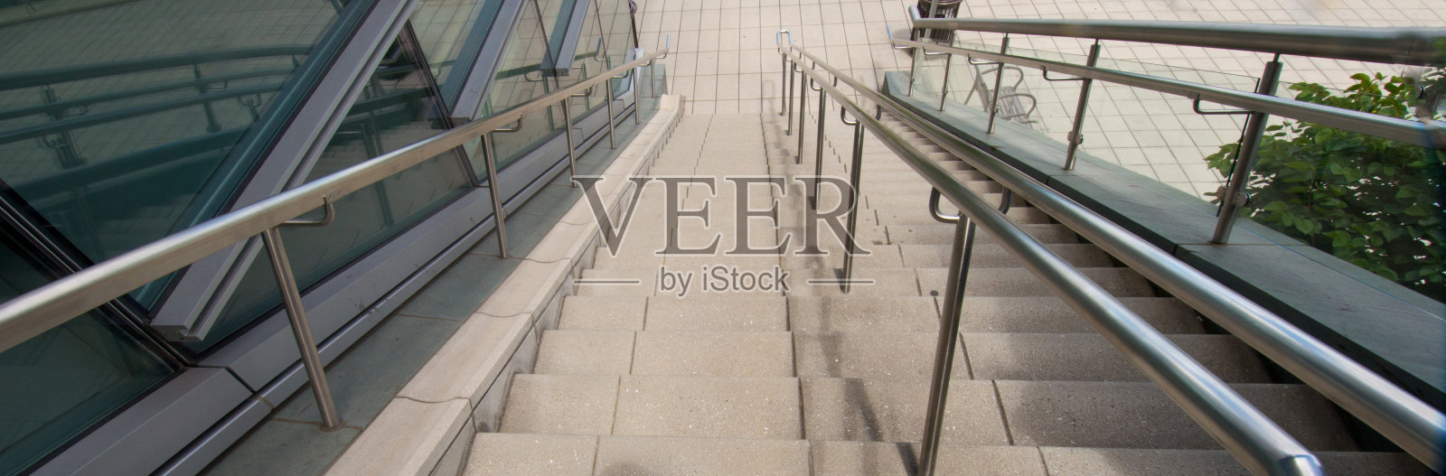 现代商业不锈钢扶手和楼梯，没有人，3XL照片摄影图片