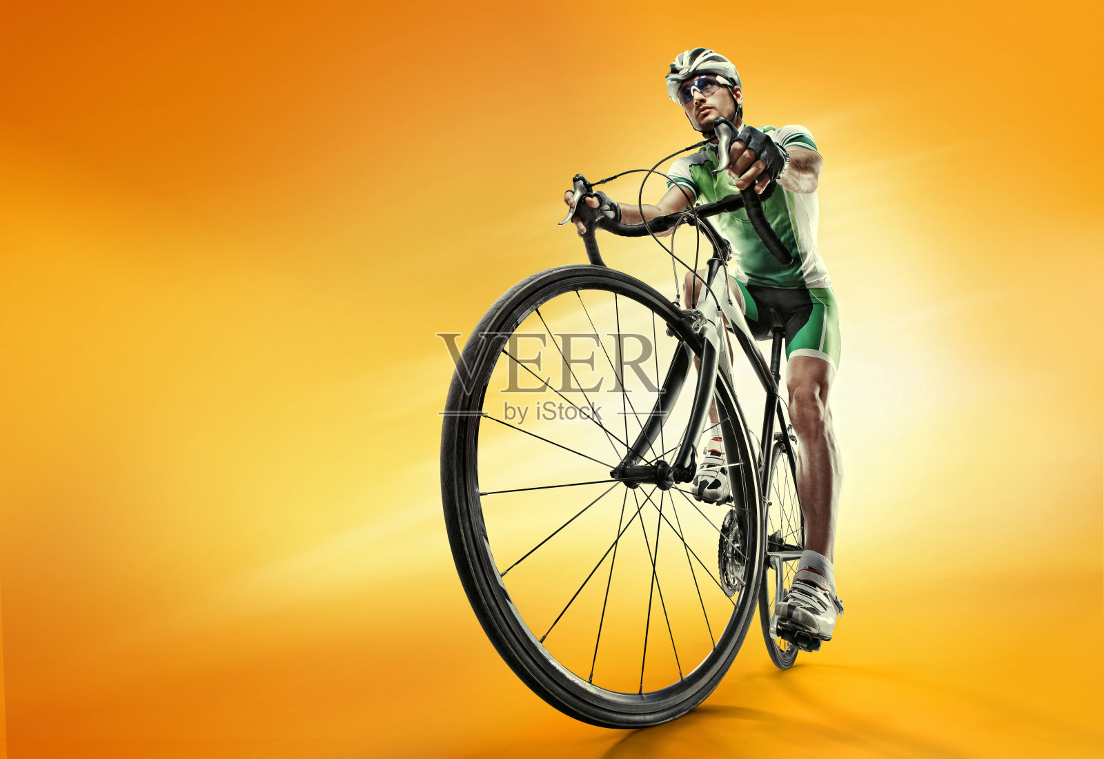 孤立的运动员骑自行车照片摄影图片