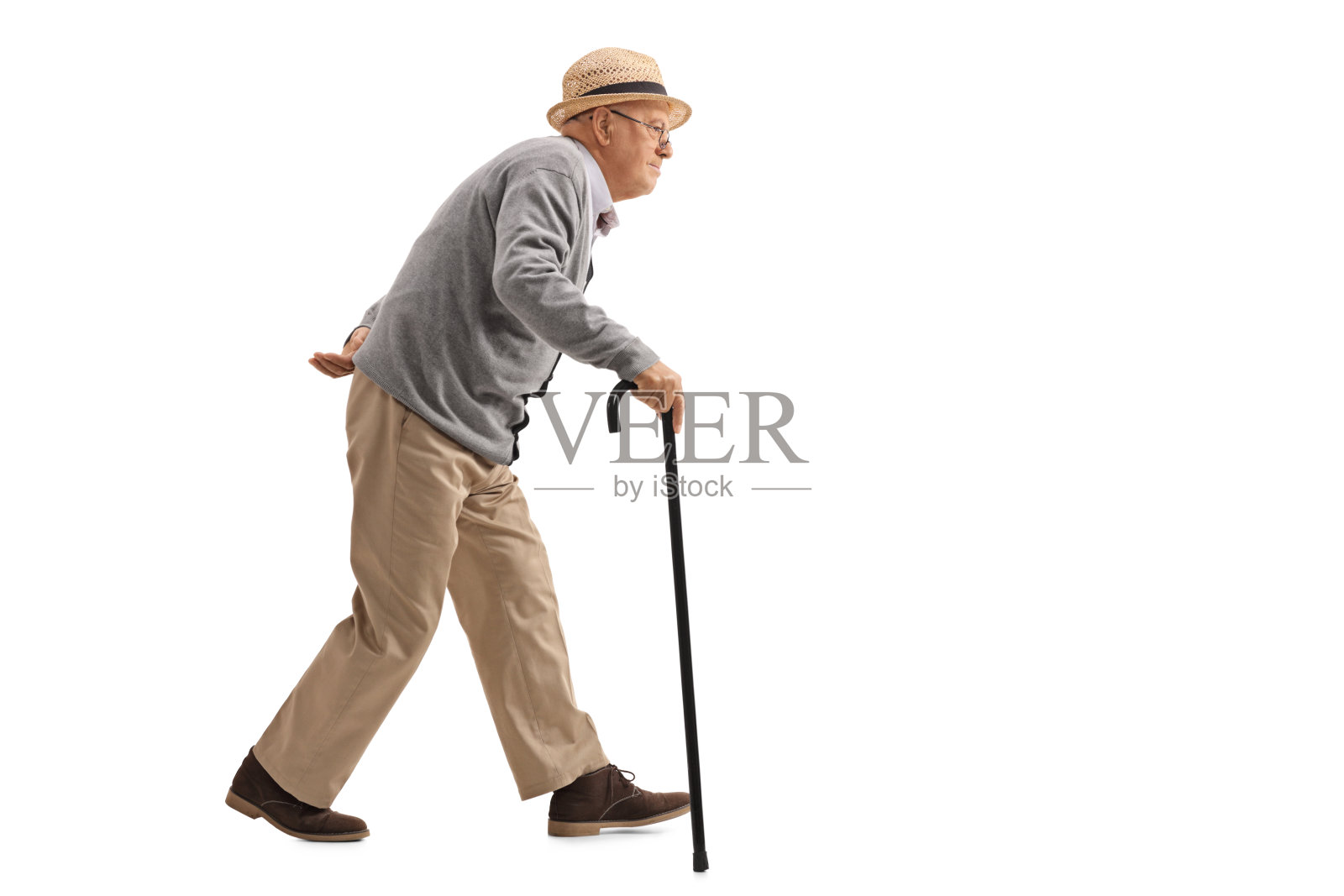 拄着拐杖走路的老人照片摄影图片