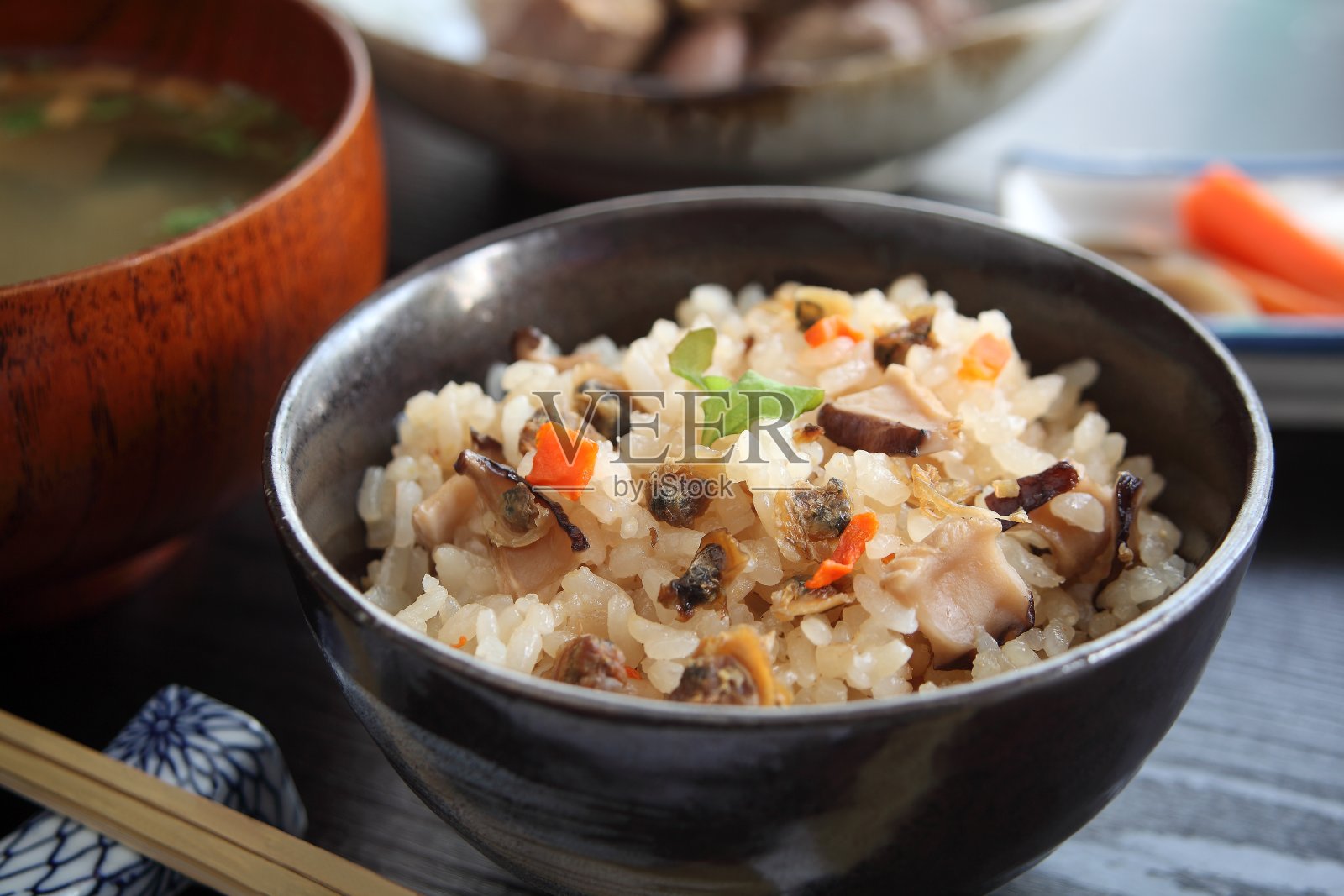 日本味噌汤拌饭照片摄影图片