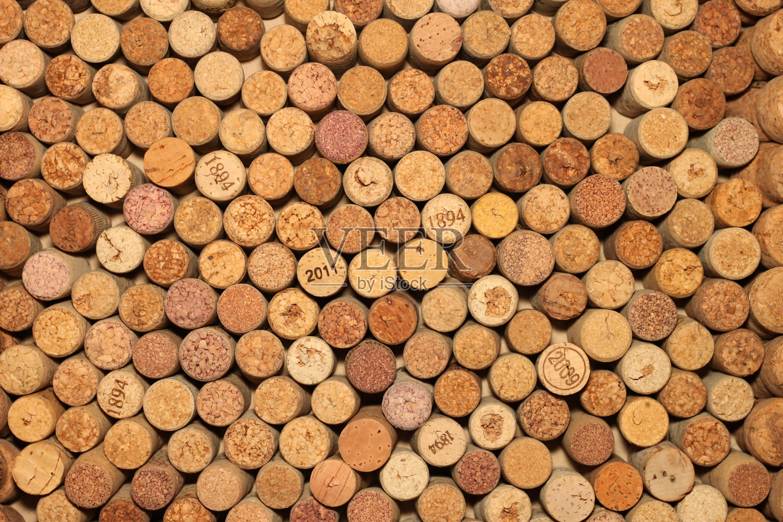 美丽的棕色背景的葡萄酒软木塞照片摄影图片