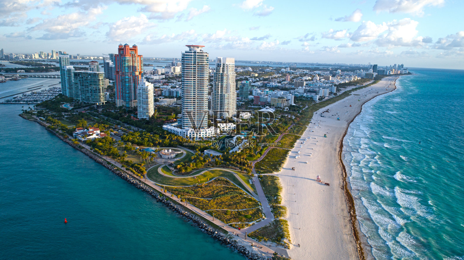 南海滩迈阿密日出空中俯瞰阳光沙滩和海浪照片摄影图片