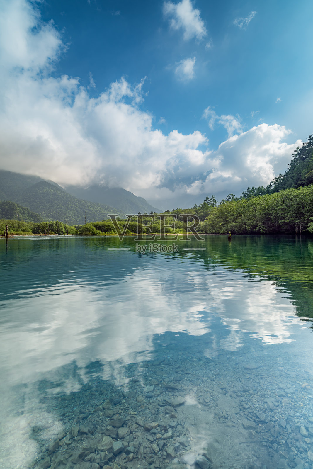 長野県 上高地の大正池と穂高連峰照片摄影图片