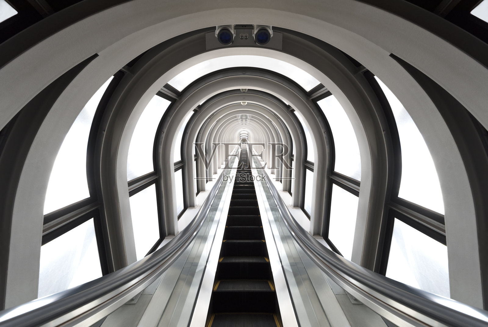 未来隧道及自动扶梯照片摄影图片