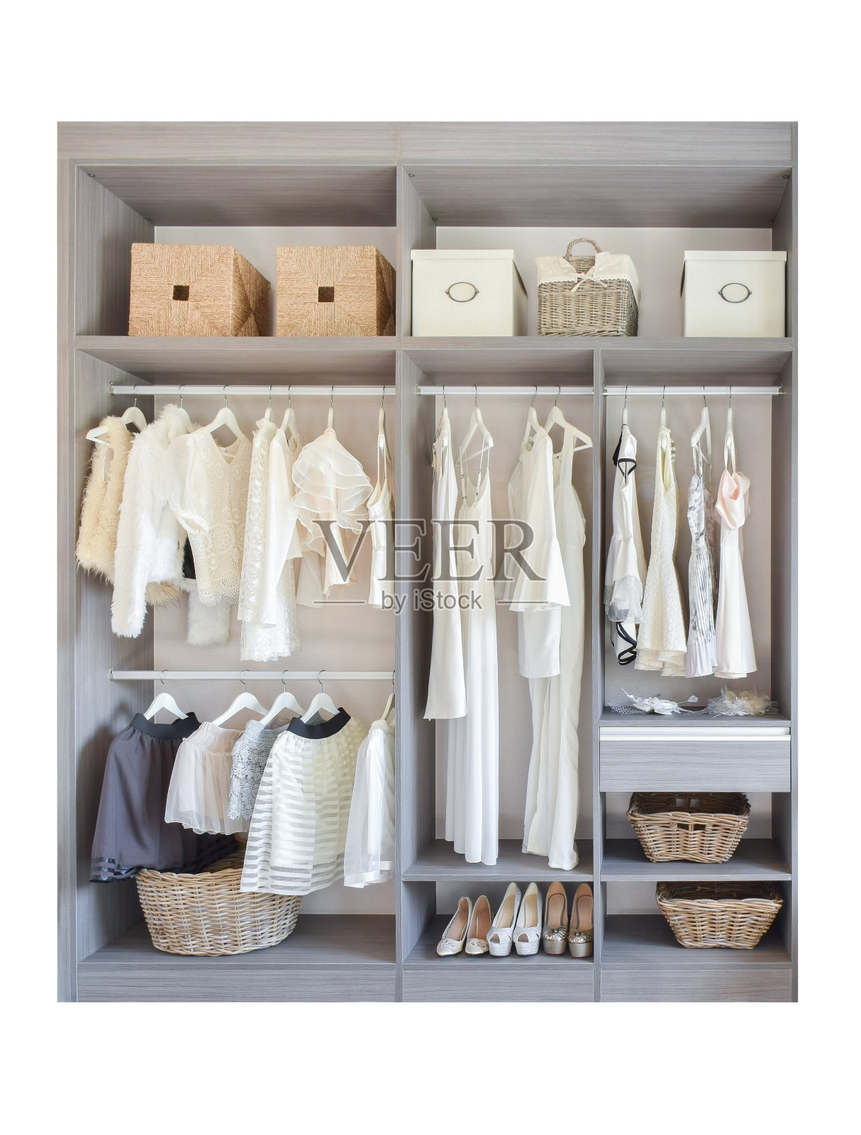 复古和时尚的室内木制衣柜-孤立的白色背景照片摄影图片