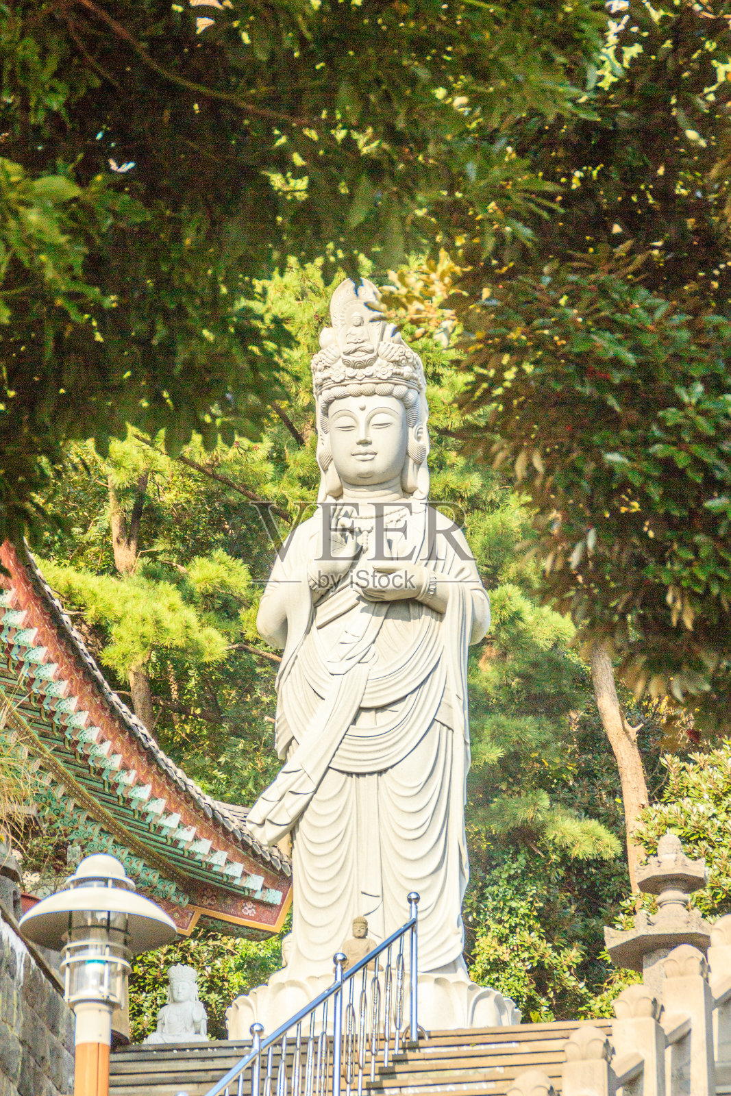 三班沙寺的关西庙石像。也被称为观音或观世音，是慈悲女神，受中国民间宗教的影响。在东亚和东南亚广泛崇拜照片摄影图片