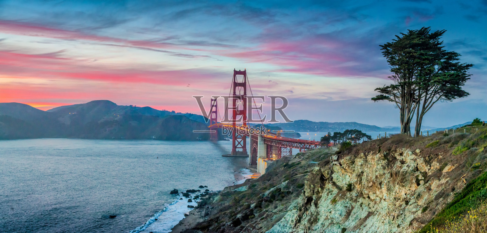 夕阳下的金门大桥，旧金山，加利福尼亚，美国照片摄影图片