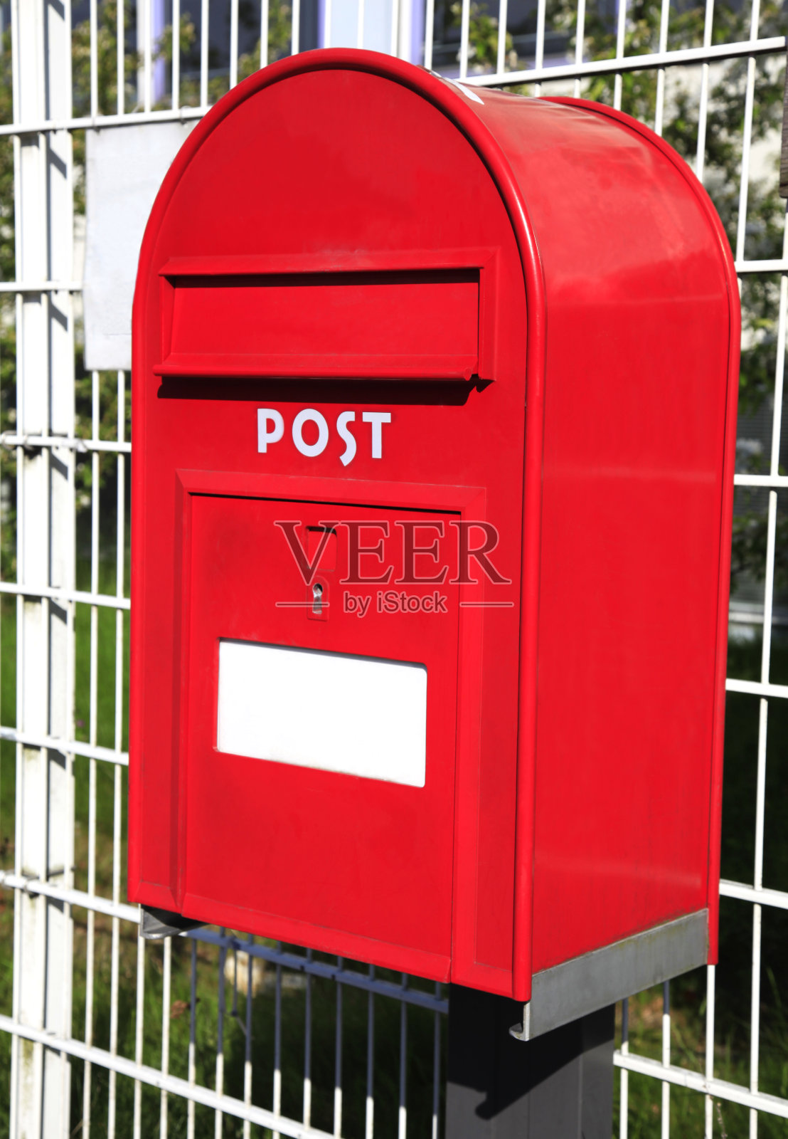 红色的邮箱。照片摄影图片