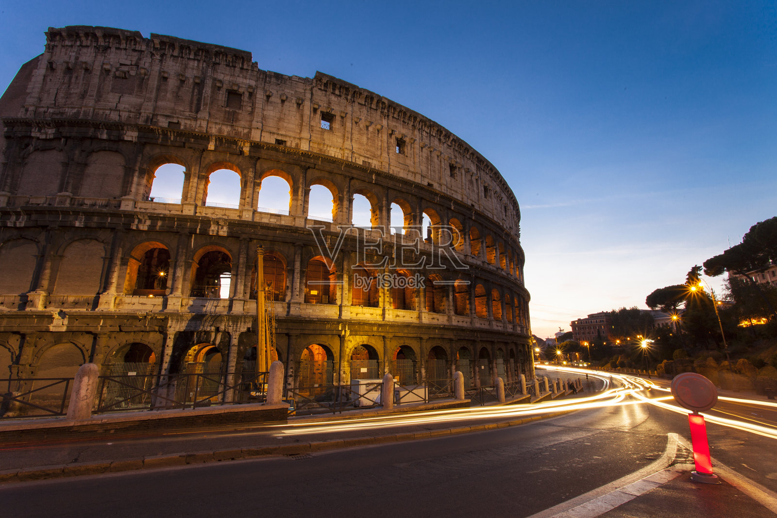 罗马圆形大剧场黄昏照片摄影图片