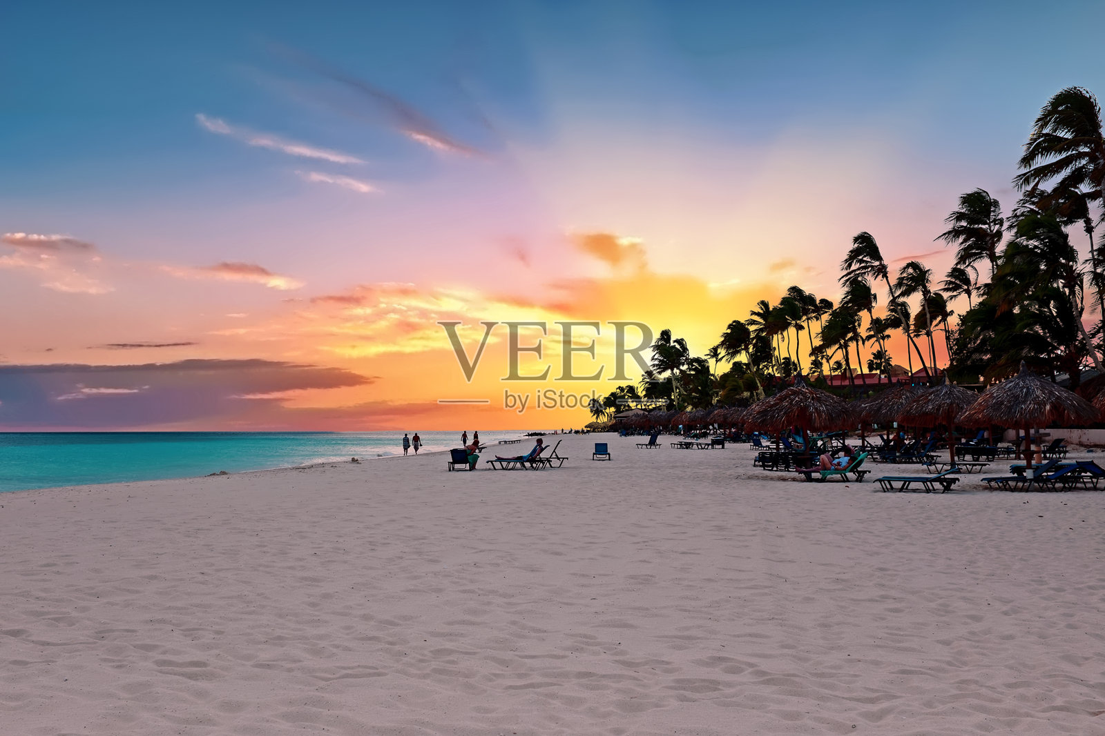 加勒比海阿鲁巴岛日落时的德鲁伊夫海滩照片摄影图片