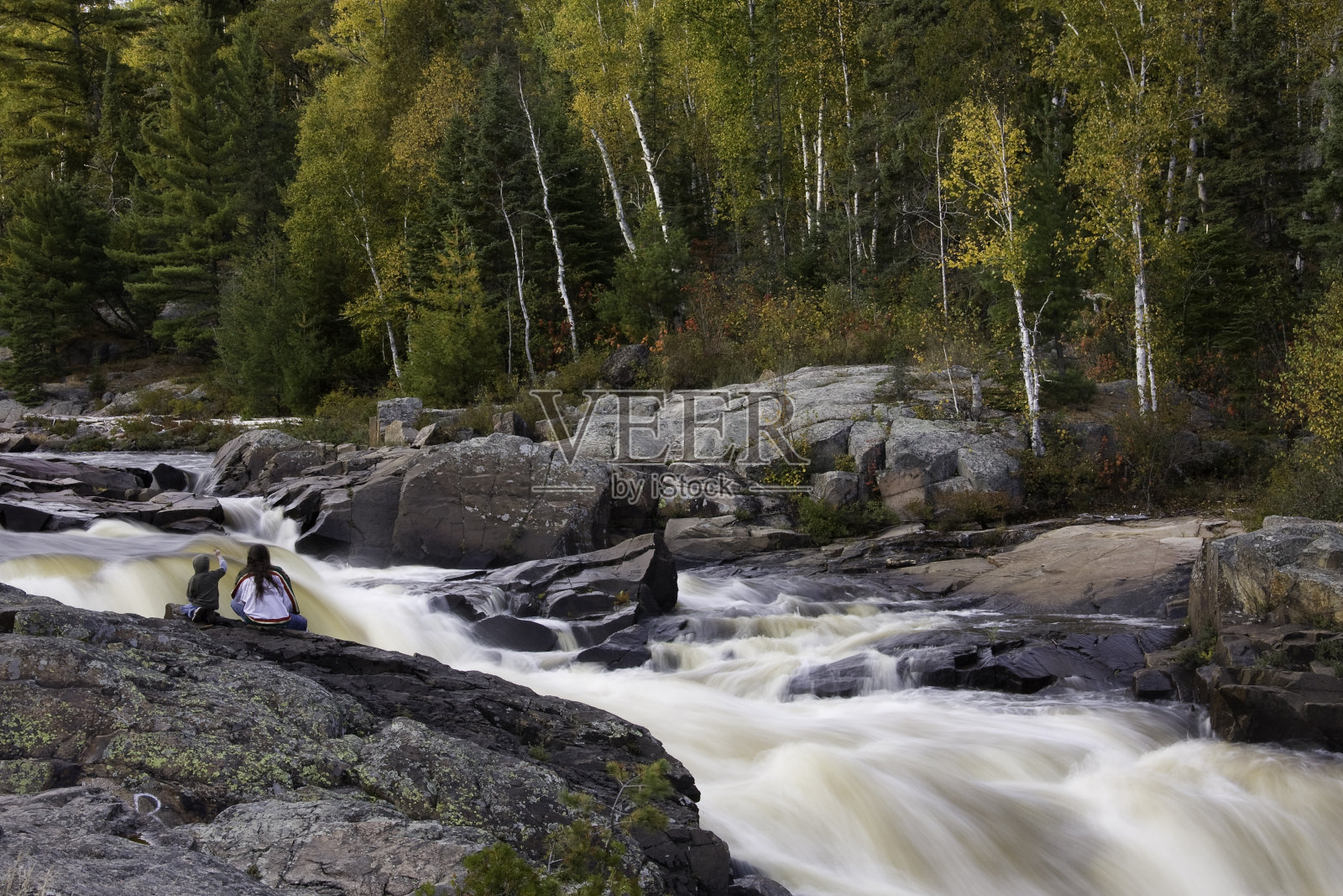 瀑布的秋天颜色照片摄影图片