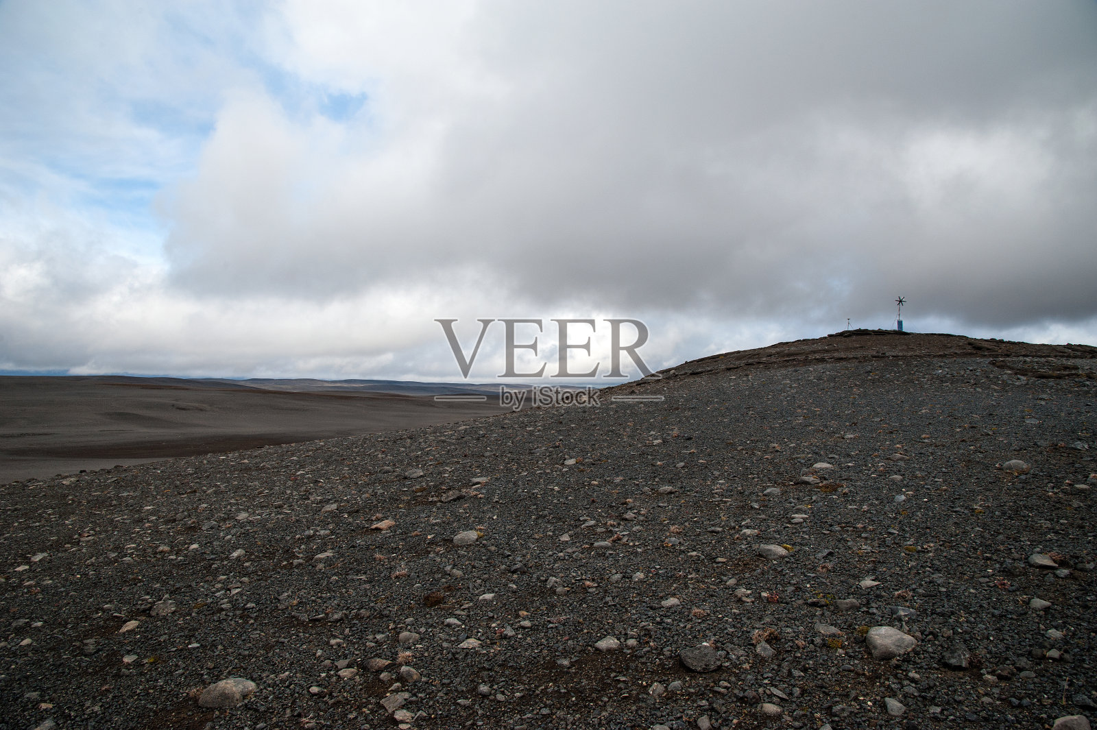 冰岛，通过荒野高原照片摄影图片
