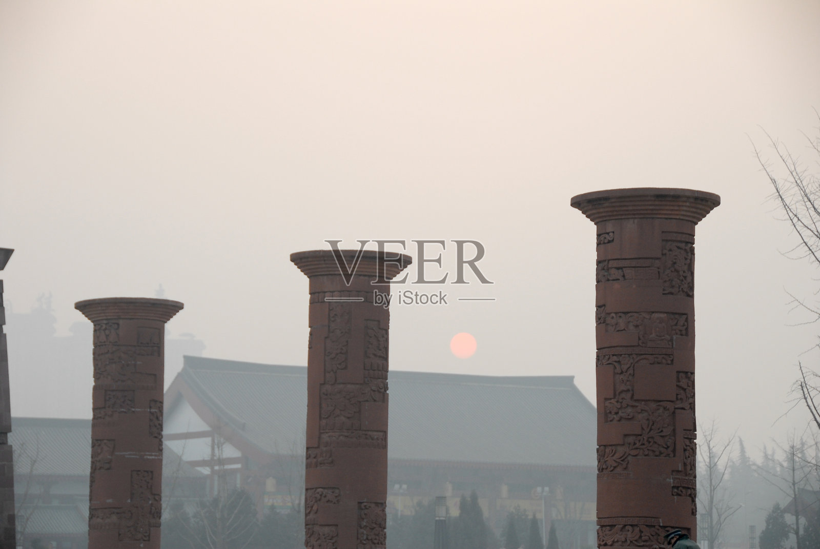 中国西安大慈恩佛寺清晨照片摄影图片