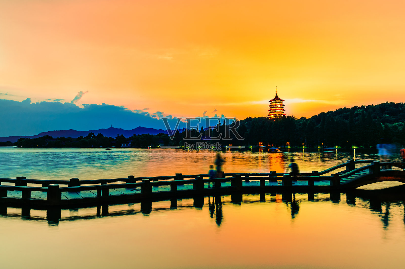 日落时美丽的杭州西湖风光照片摄影图片