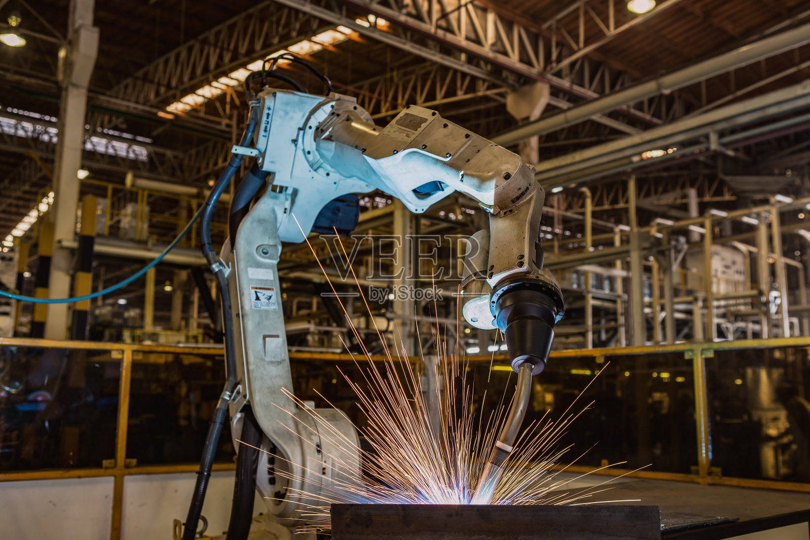 机器人焊接在汽车工业工厂照片摄影图片