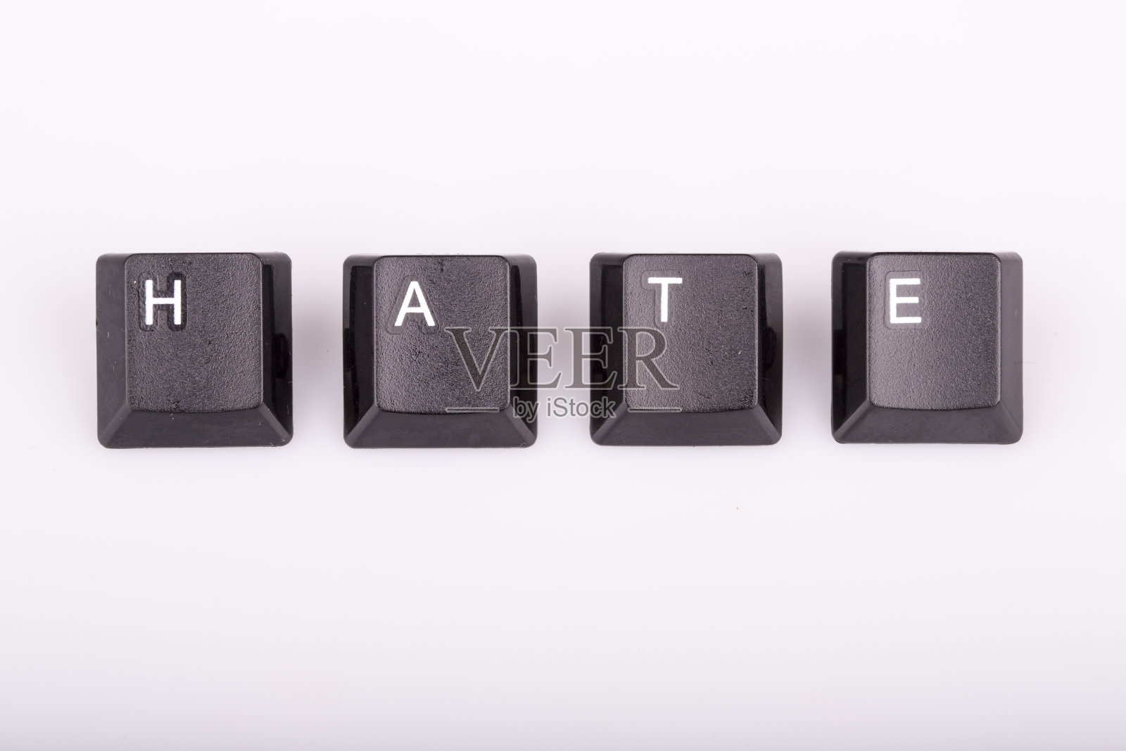 文字仇恨形成与电脑键盘键上的白色背景照片摄影图片