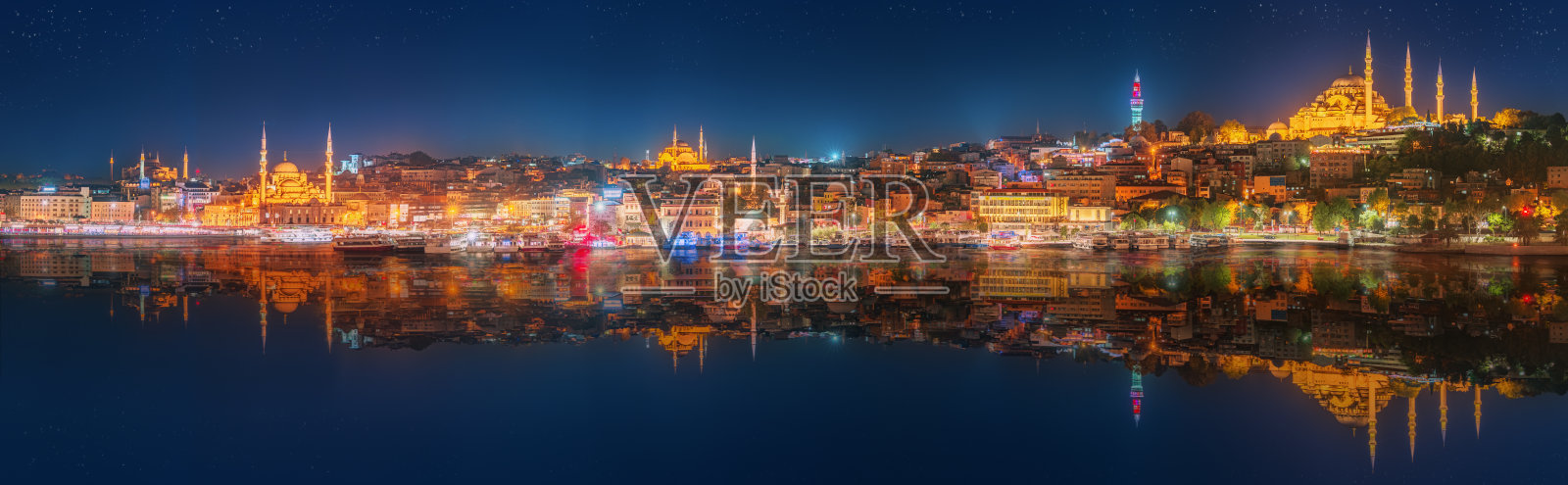 伊斯坦布尔和博斯普鲁斯海峡的夜景照片摄影图片