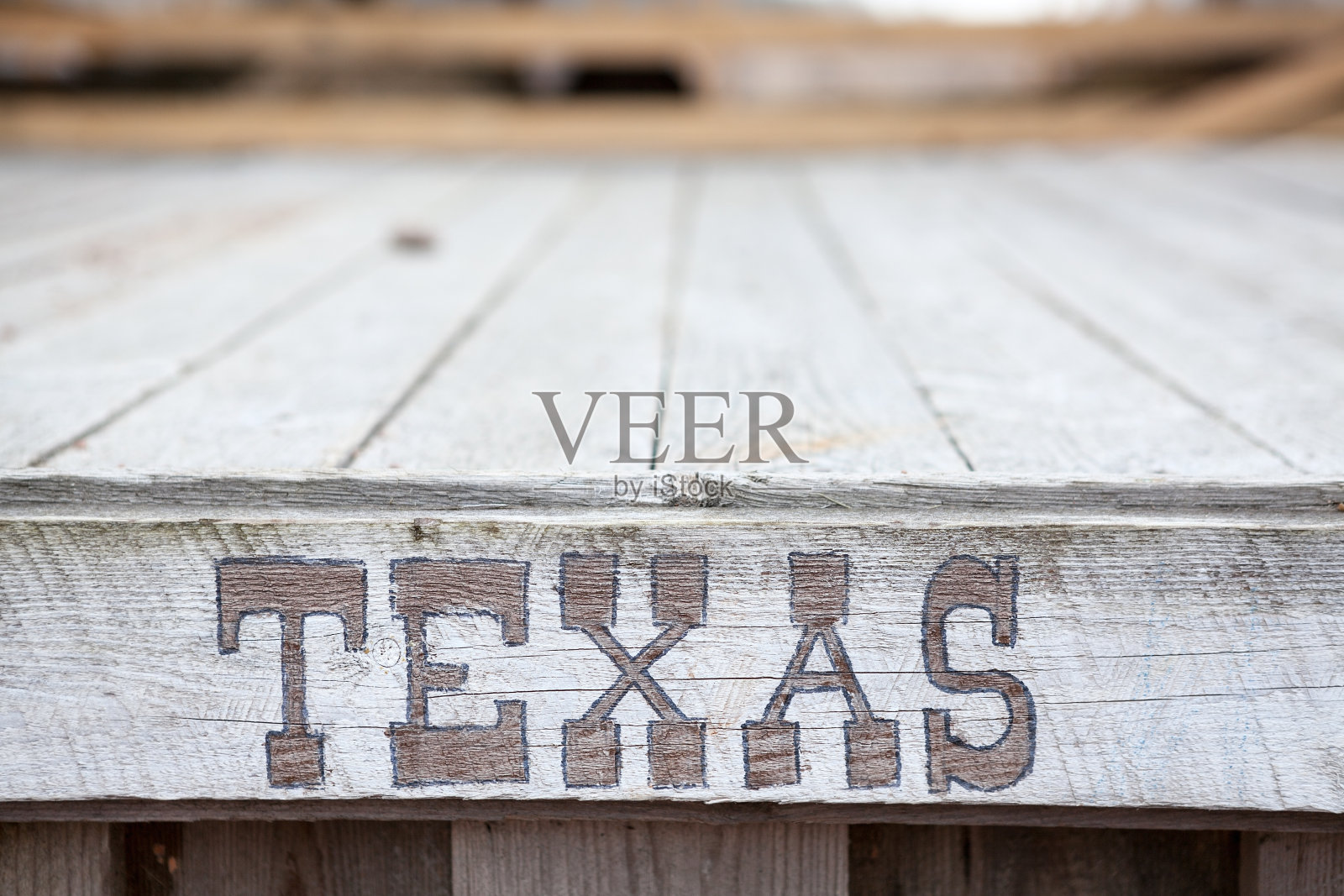 木制板上的德州文字照片摄影图片