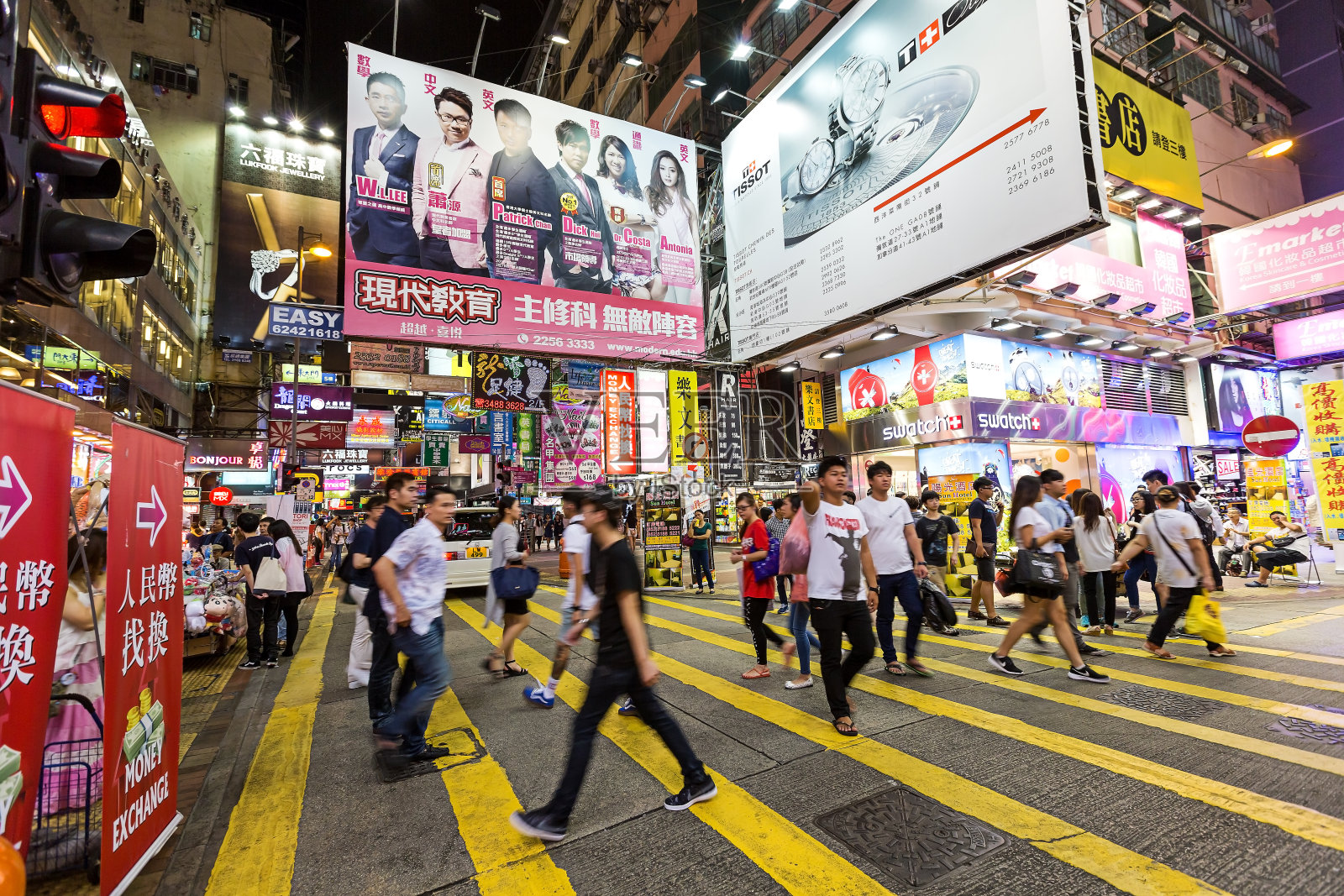 香港繁忙的人行横道照片摄影图片