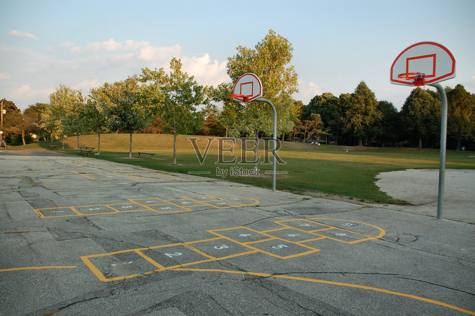 校外学校篮球场照片摄影图片