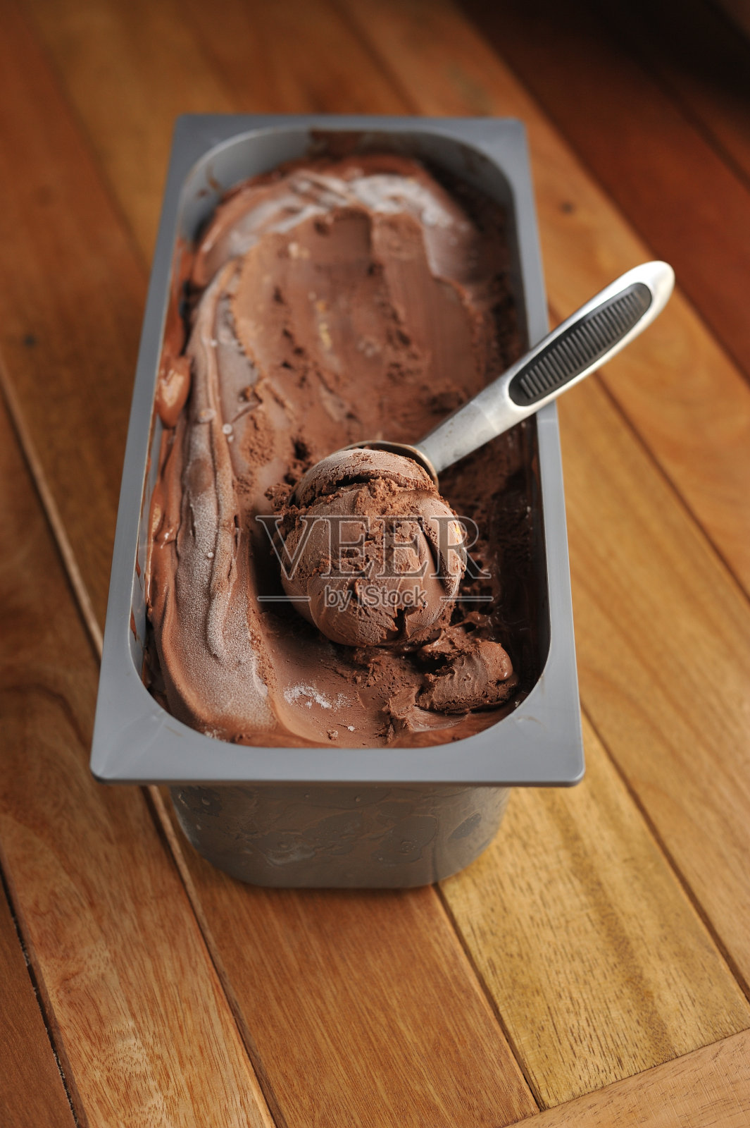 自制巧克力冰淇淋勺照片摄影图片