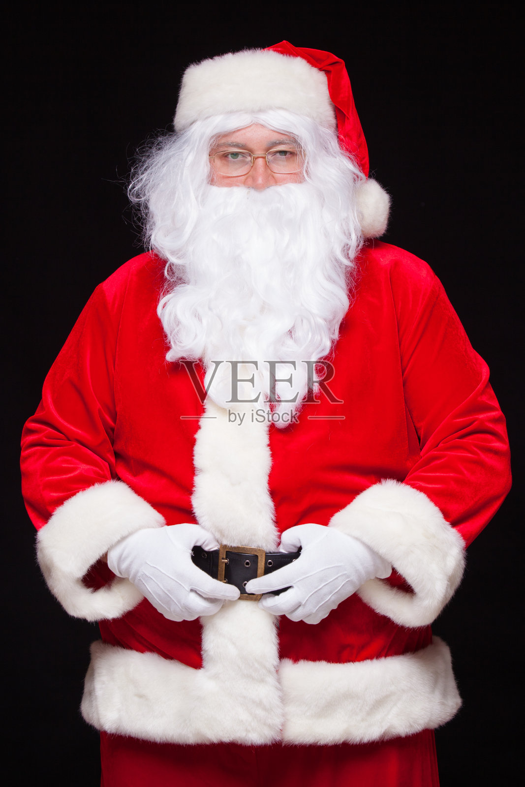 圣诞节。圣诞老人肖像微笑的黑色背景照片摄影图片