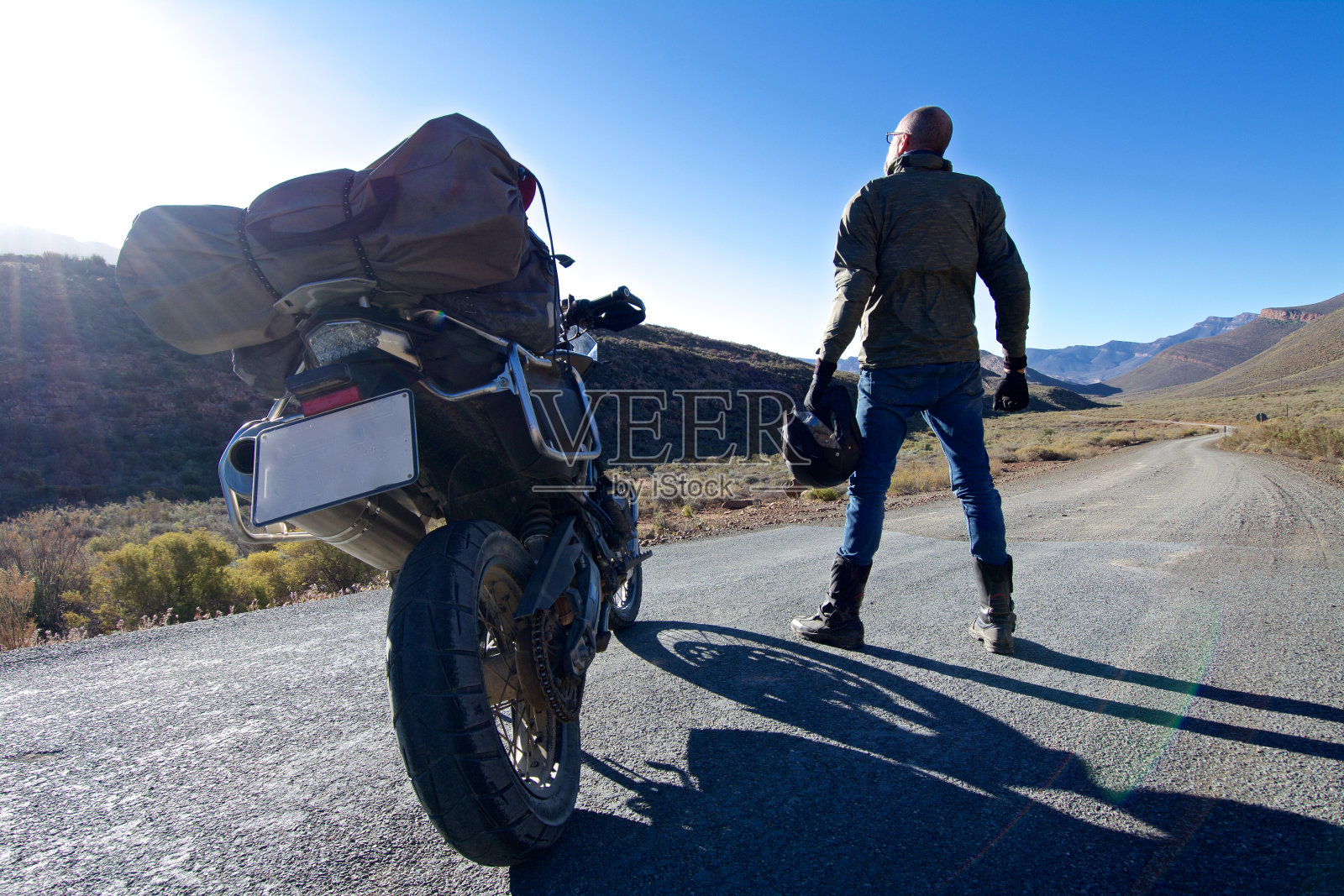 冒险骑摩托车照片摄影图片
