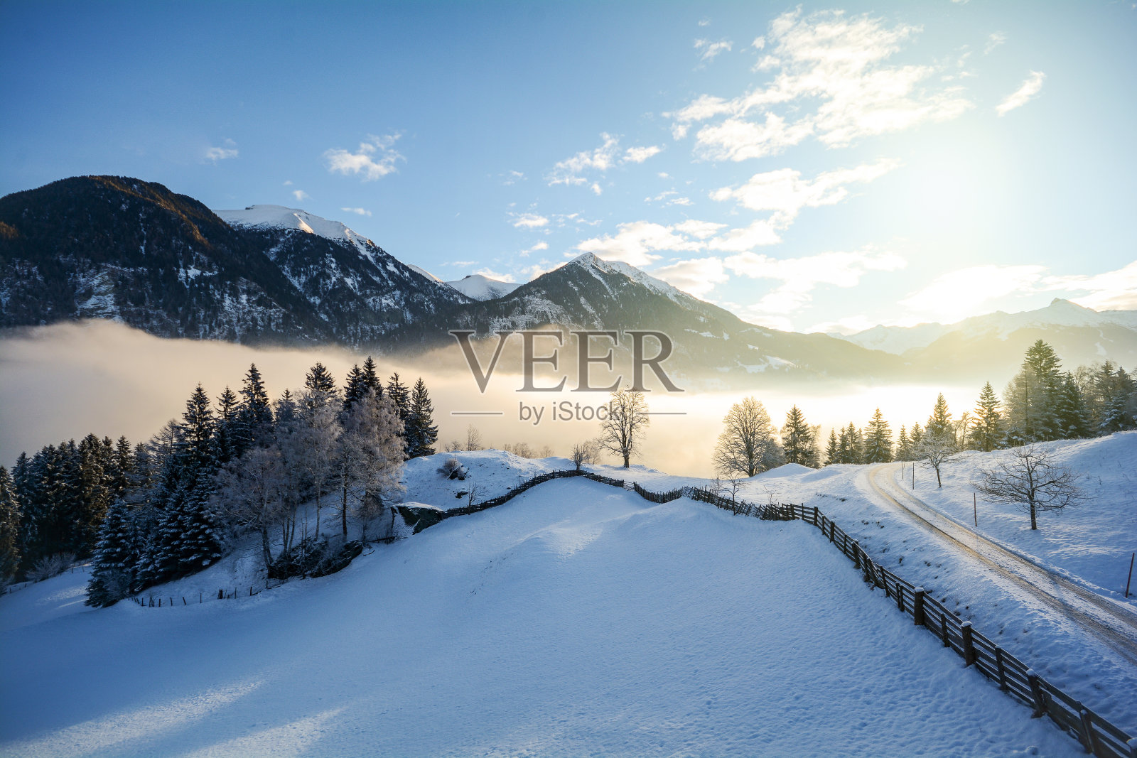 观看冬季景观与山脉和Gasteinertal山谷附近的巴德Gastein, Pongau阿尔卑斯山-奥地利萨尔茨堡欧洲照片摄影图片