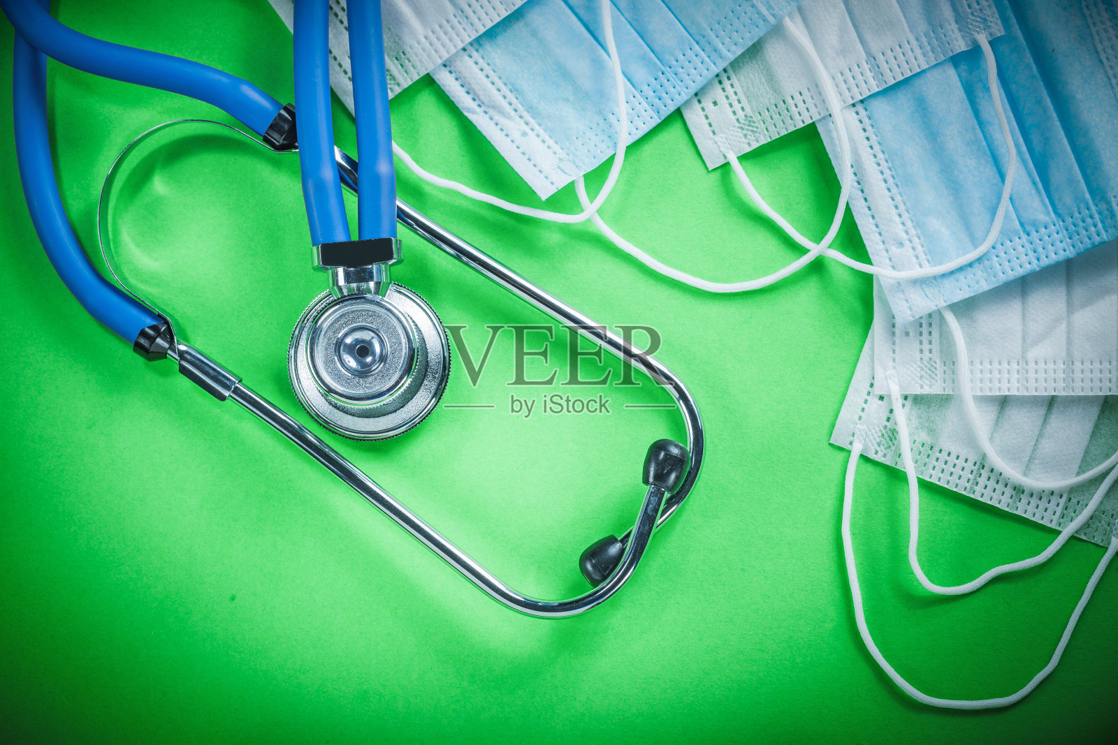医用听诊器无菌口罩背景为绿色照片摄影图片