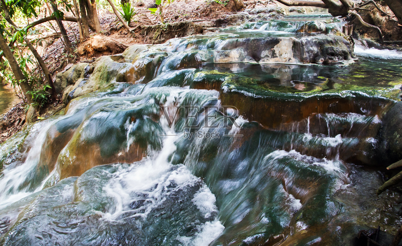 泰国甲米瀑布温泉照片摄影图片