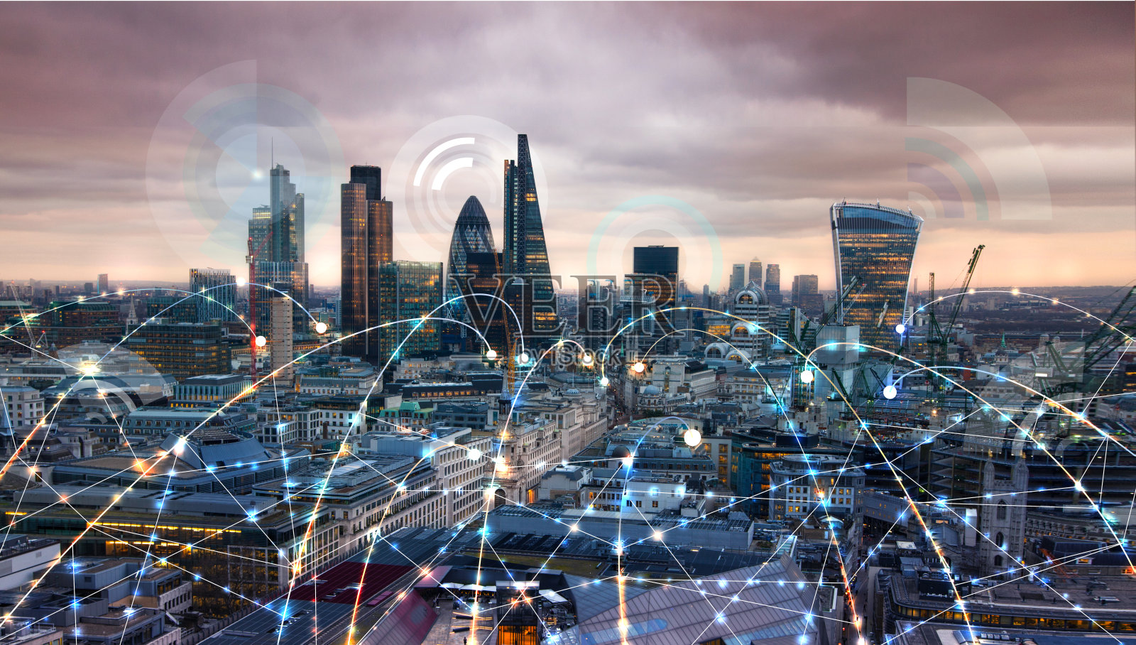 日落时分的伦敦城。插图与沟通和业务图标，网络连接的概念。照片摄影图片