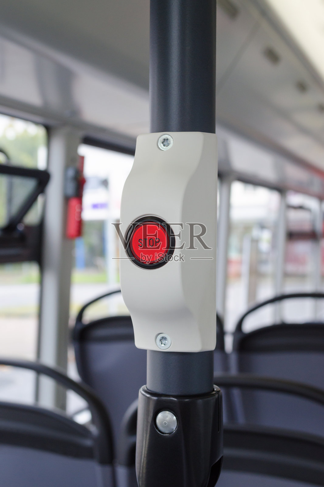 公交车内饰，德国现代城市公交车，停车按钮照片摄影图片