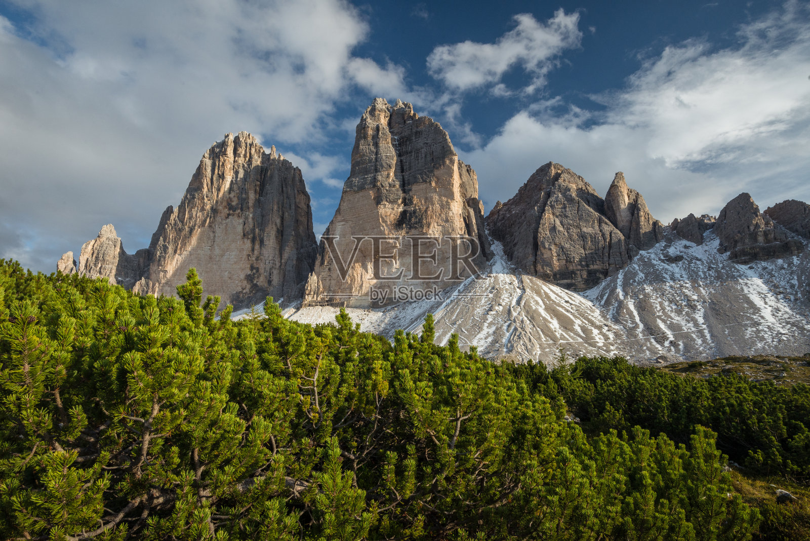 水平图像的Tre Cime di Lavaredo在白云石山脉，意大利，欧洲照片摄影图片