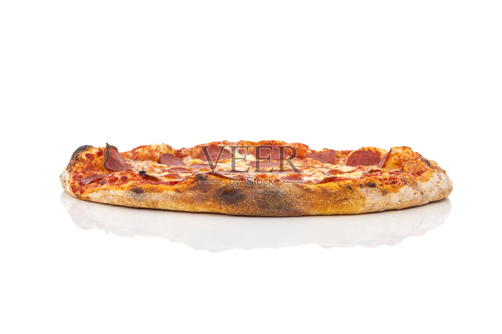 意大利香肠和奶酪披萨照片摄影图片