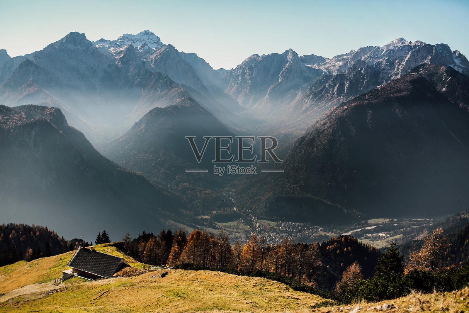 斯洛文尼亚的阿尔卑斯山-草地和山脉照片摄影图片