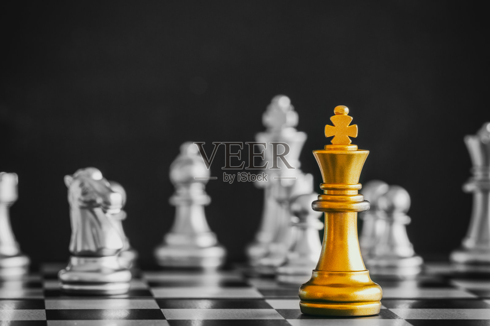 战略象棋战斗智力挑战游戏棋盘。成功的战略概念。国际象棋商业领袖和成功的想法。国际象棋战略游戏商业竞争成功发挥。照片摄影图片
