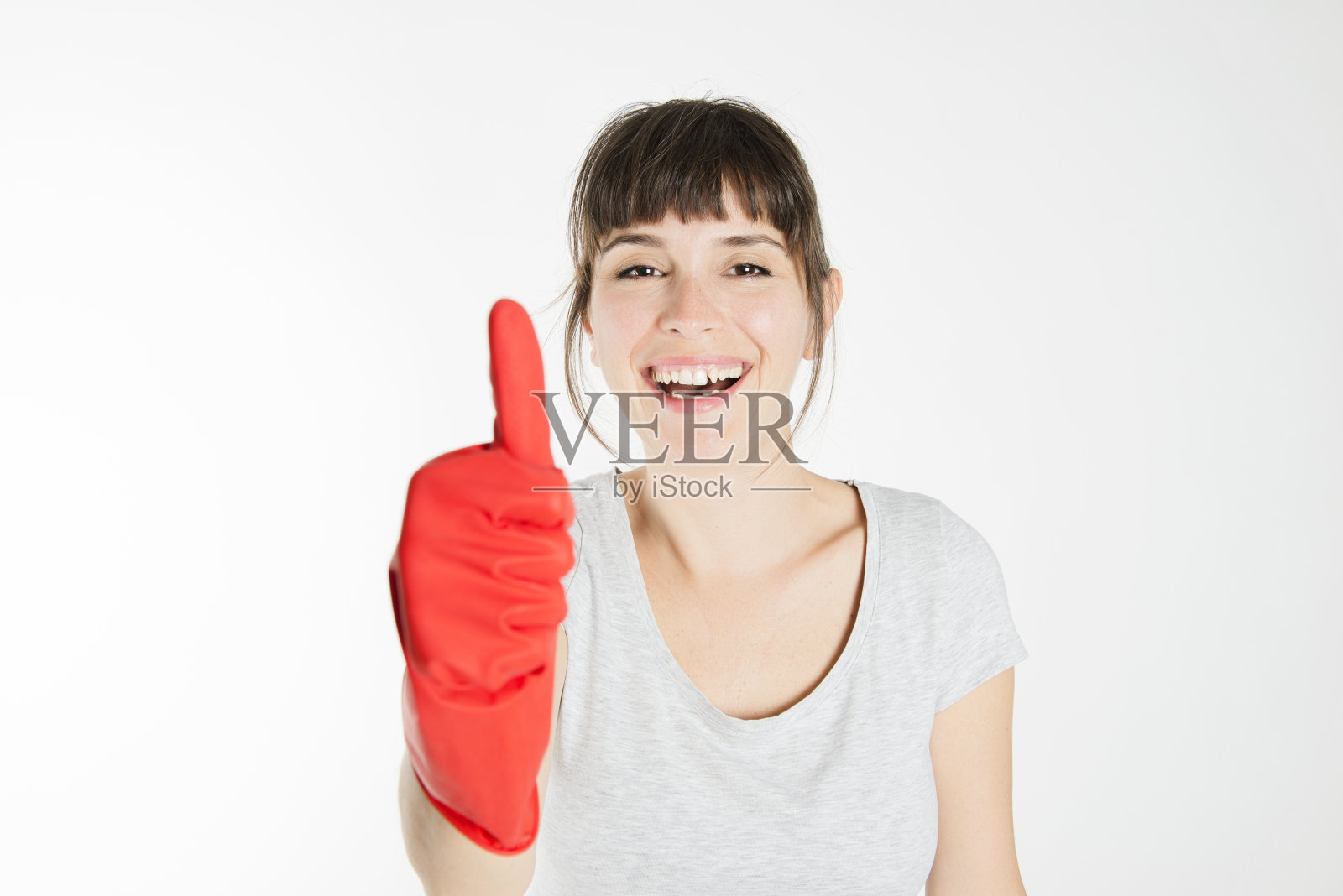 一个戴着红色防护手套竖起大拇指的女人照片摄影图片
