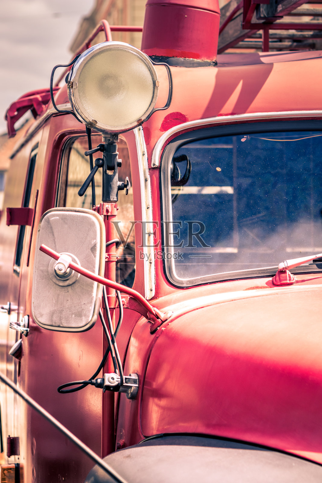 一辆旧消防车的细节，复古复古颜色的概念照片照片摄影图片